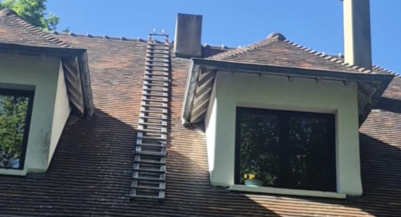 Installation d'un chapeau de cheminée